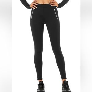 Alo High-Waist Black Legging. Large